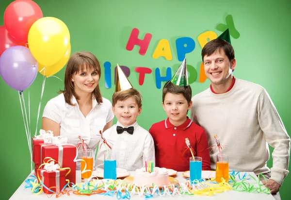 Familie zum Geburtstag — Stockfoto