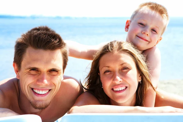 Famiglia che riposa — Foto Stock