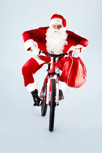 Weihnachtsmann auf dem Fahrrad — Stockfoto