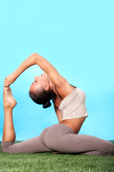 Stretching exercise — Stock Photo, Image