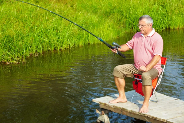 Starší muž, rybaření — Stock fotografie