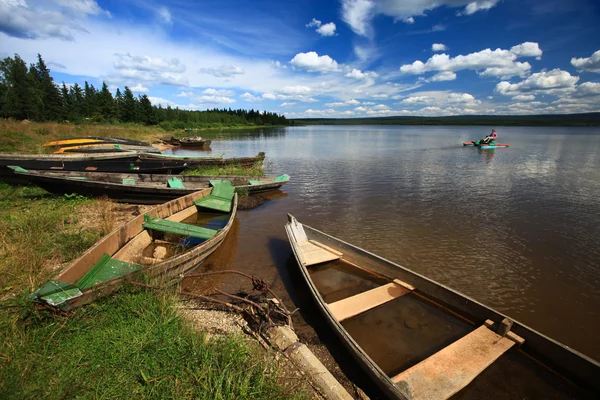 Boats by lake — Stock Photo, Image