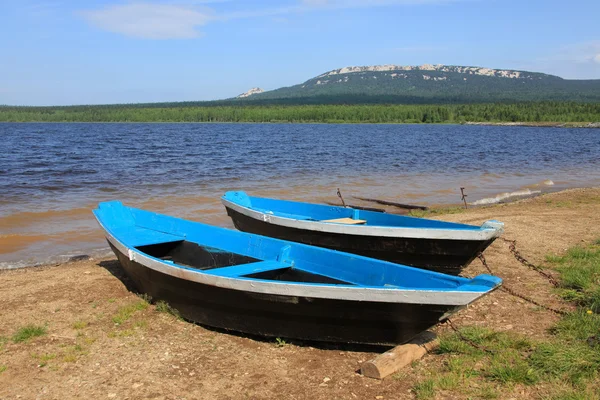 Båtar nära lake — Φωτογραφία Αρχείου
