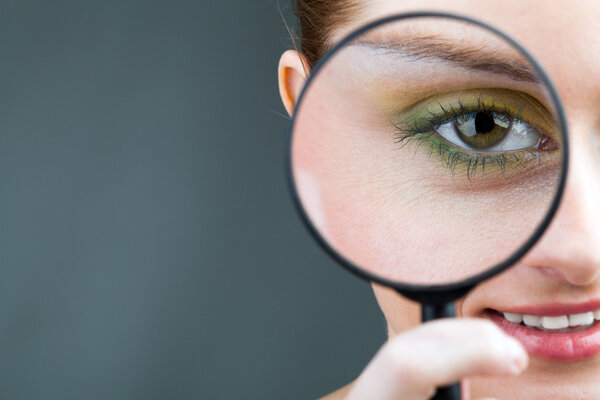 Глядя через лупу
