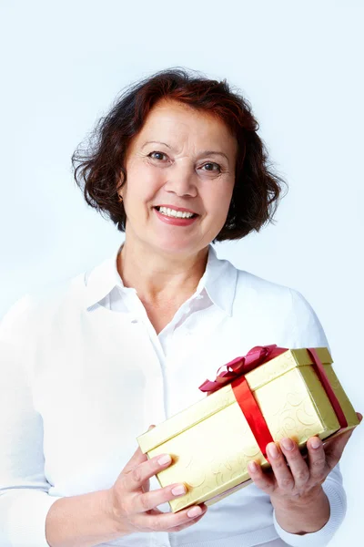 Woman with giftbox — Stock Photo, Image