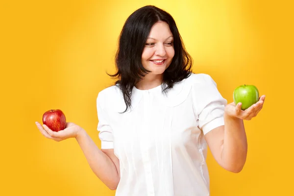 Frau mit Äpfeln — Stockfoto