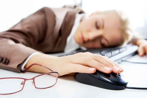 Slapen op de werkplek — Stockfoto