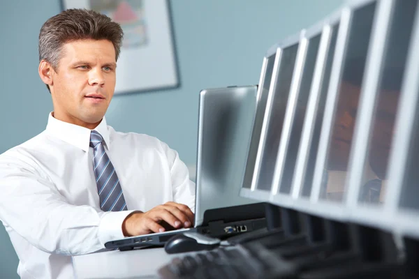 Mature manager — Stock Photo, Image