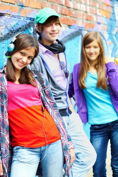 Adolescentes amigáveis — Fotografia de Stock