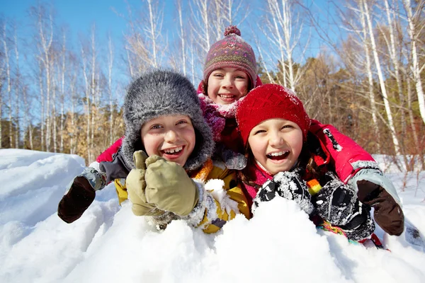 Kids in snow — Stock Photo, Image
