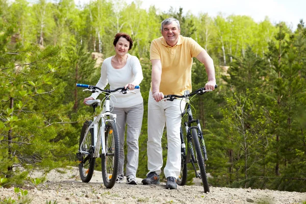 Two bicyclists — Stock Photo, Image
