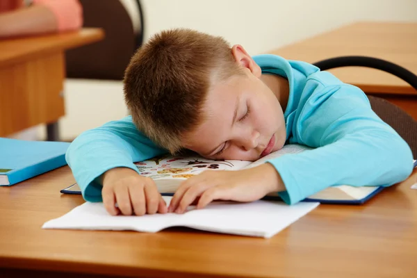 Спать на уроке — стоковое фото