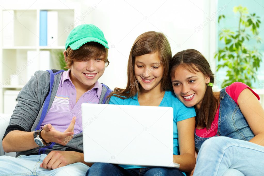 Resultado de imagem para adolescentes estudando