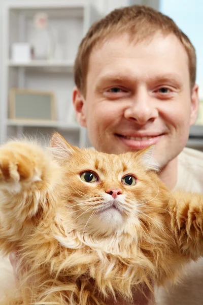 Men and cat — Stock Photo, Image