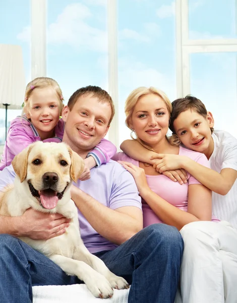 Family with dog — Stock Photo, Image