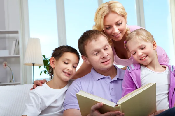 Rodinné čtení — Stock fotografie