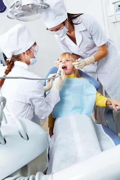 Girl in dentist's office — Stock Photo, Image