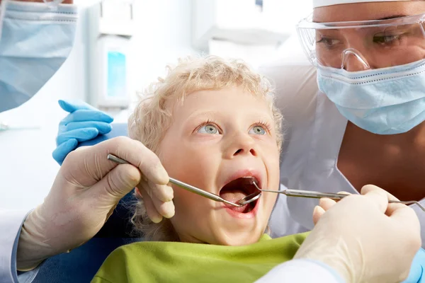 Inspection of oral cavity — Stock Photo, Image