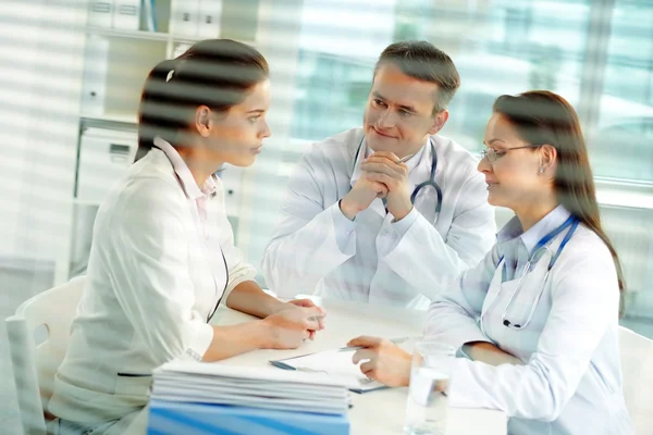 Consulting patient — Stock Photo, Image