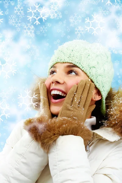 Mujer sorprendida en ropa de invierno —  Fotos de Stock