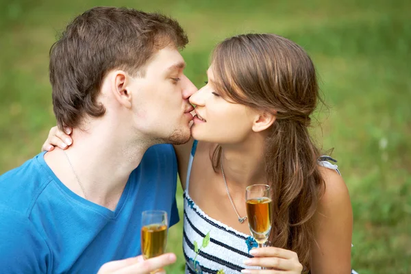 Romantic kiss — Stock Photo, Image