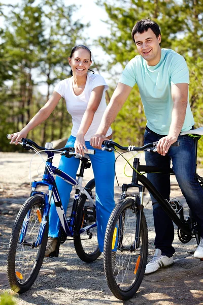 Couple of cyclists — Stock Photo, Image