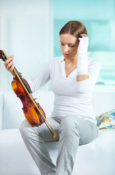 Sad violinist — Stock Photo, Image