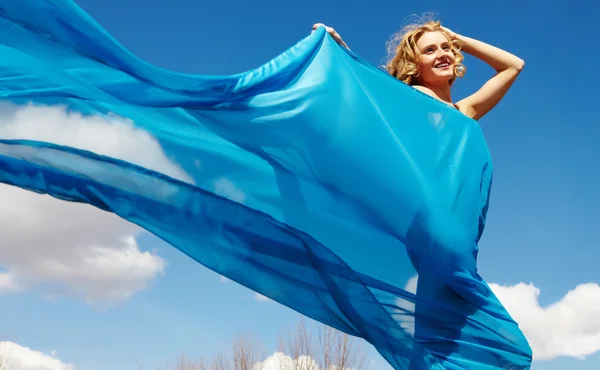 Piękna kobieta w kolorze niebieskim — Zdjęcie stockowe