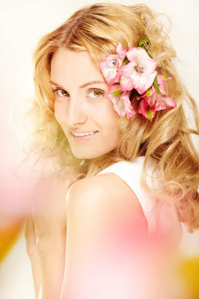 Flower-decorated hairstyle — Stock Photo, Image