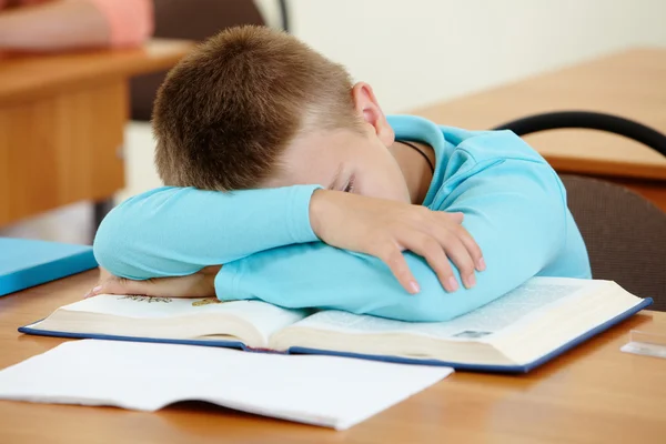 Спать на уроке — стоковое фото