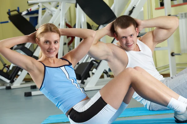 Cvičení v tělocvičně — Stock fotografie