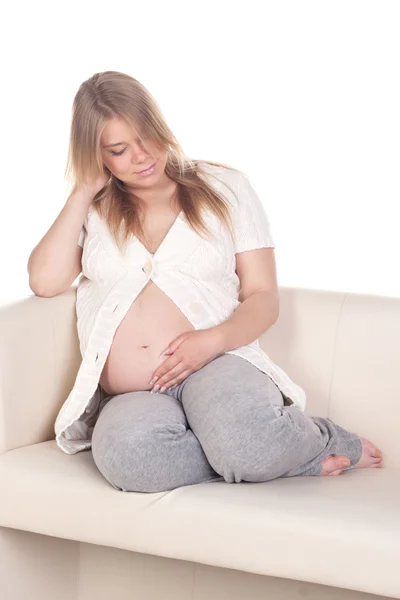 Mujer embarazada hermosa en tela ligera — Foto de Stock