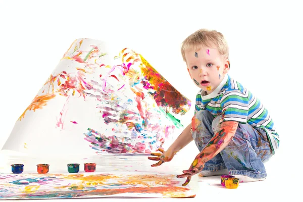 Краса маленький хлопчик малює — стокове фото