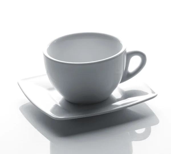 Filiżanka herbaty na spodek — Zdjęcie stockowe