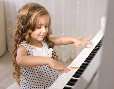 Little piano player clipart