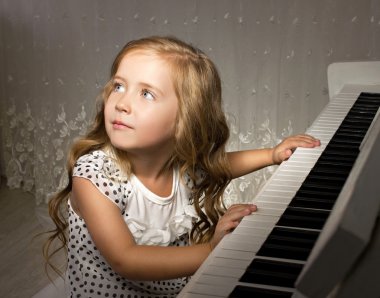 Little piano player clipart