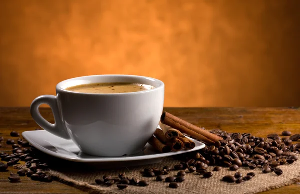 Stilleven met koffie en kaneel — Stockfoto