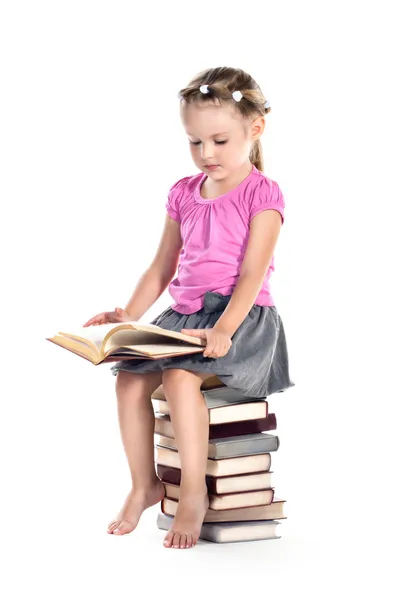 Kislány olvasás könyv — Stock Fotó