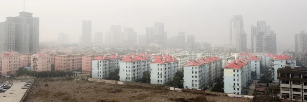 Luchtverontreiniging over de stad — Stockfoto