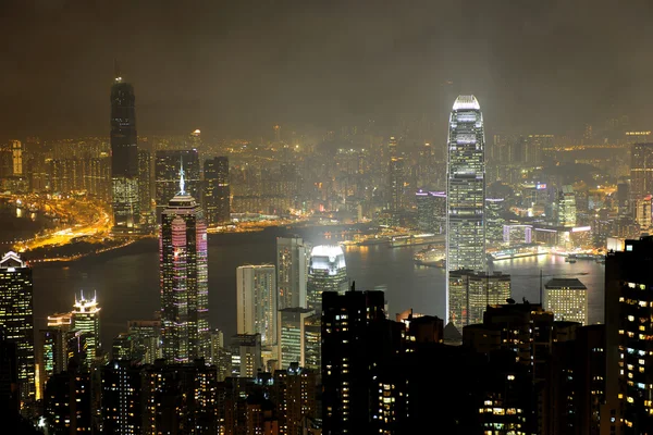 Scena nocy z hong Kongu, widać zanieczyszczenia — Zdjęcie stockowe