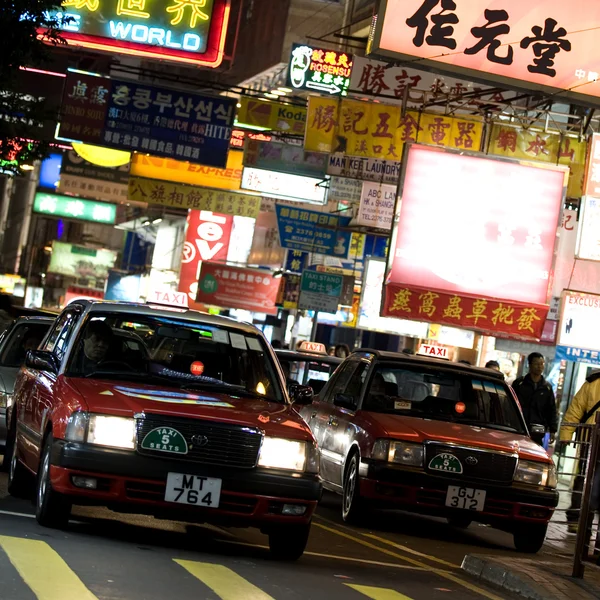 Ruas de Hong Kong à noite — Fotografia de Stock