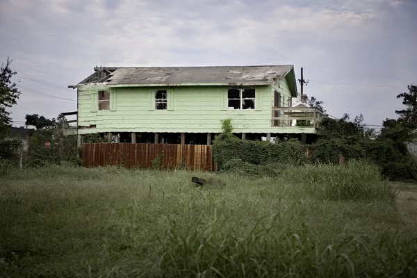 Huis verwoest na de orkaan katrina, new orleans, louisiana — Stockfoto