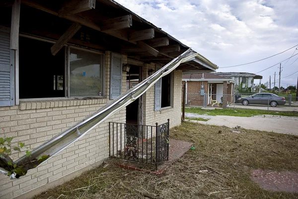 Destructed House después del huracán Katrina, Nueva Orleans, Louisiana — Foto de Stock