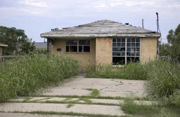 Destructed House después del huracán Katrina, Nueva Orleans, Louisiana — Foto de Stock