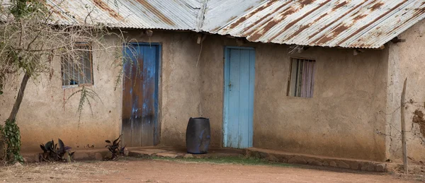 Afrikanska hus i byn, tanzania — Stockfoto