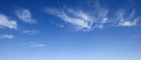 Nublado, céu azul, Tanzânia, África — Fotografia de Stock