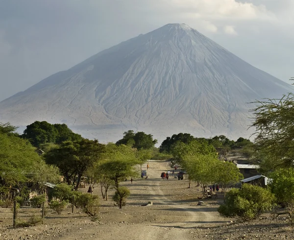 Вулкан Танзани, Ол Дойнё Ленгаи, Танзания, Африка — стоковое фото