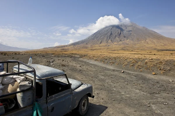 Vulcano Tanzania, vecchia auto abbandonata, Ol Doinyo Lengai, Tanzania — Foto Stock