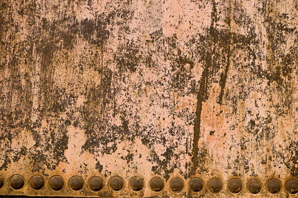 Крупный план ржавого металлического бака — стоковое фото