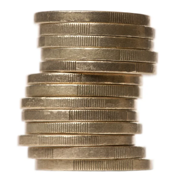 Pila di 2 Euro Monete davanti allo sfondo bianco — Foto Stock